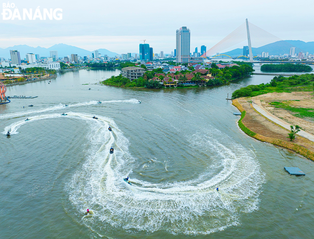 A corner of the city viewed from above. Photo courtesy of the Da Nang Art Photography Association