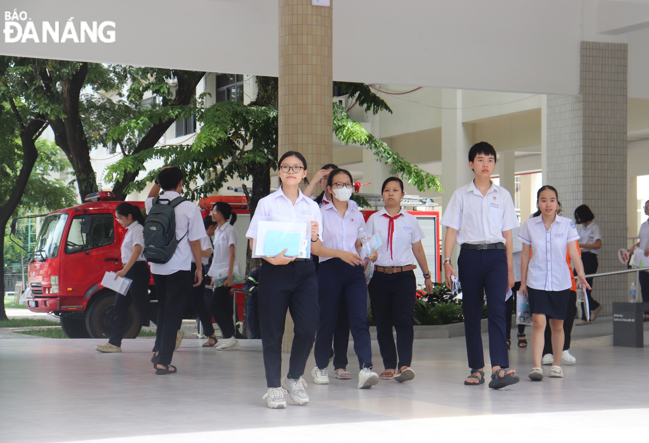 Chiều ngày 4-6, thí sinh thi môn chuyên, thời gian làm bài 150 phút, dành cho thí sinh đăng ký vào Trường THPT chuyên Lê Quý Đôn.