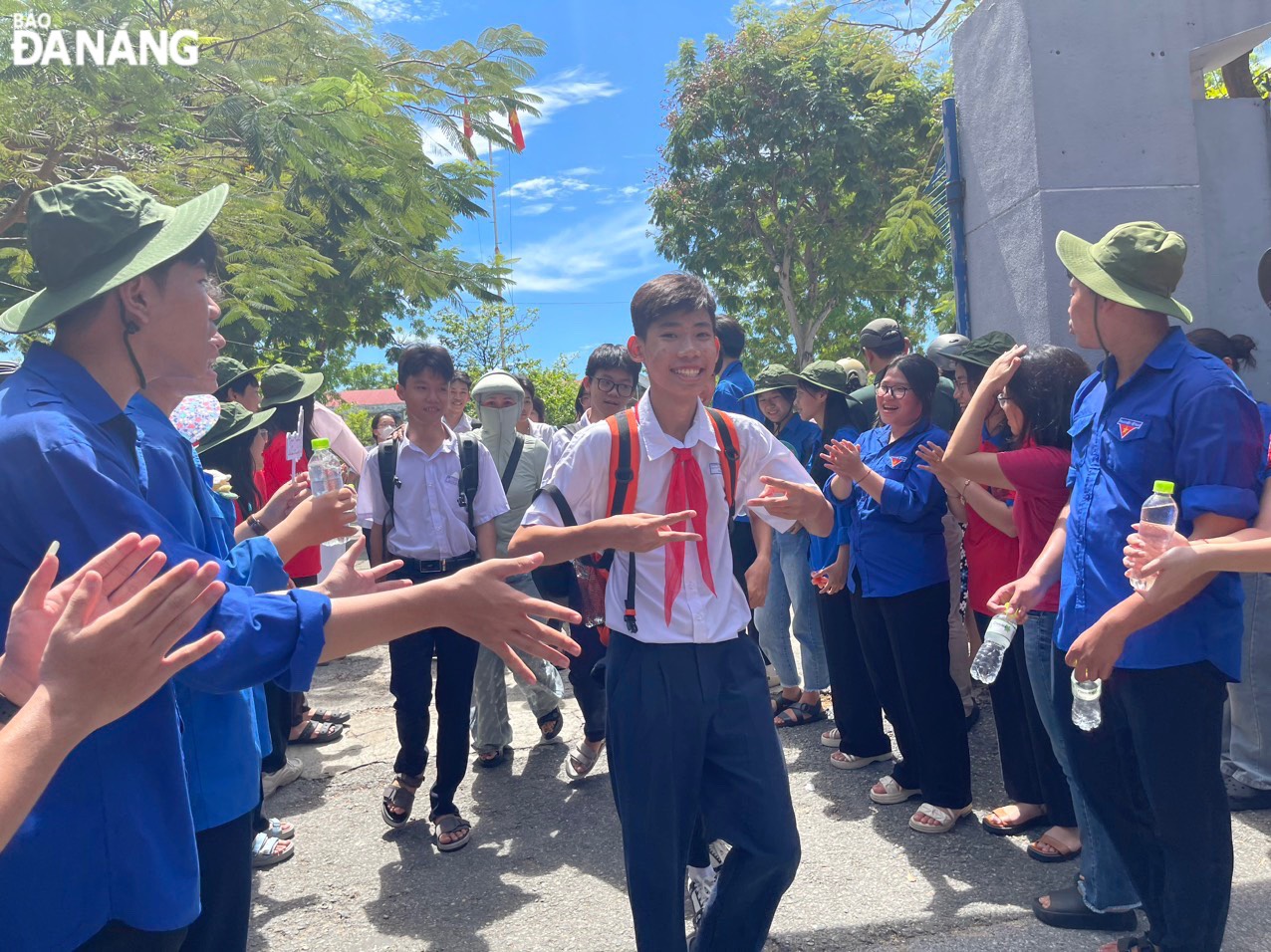 On June 2 and 3, more than 16,500 candidates across Da Nang sit the 10th grade entrance exam for the 2024-2025 academic year. On June 4, pupils will take a 150-minute specialised exam to be enrolled to the Le Quy Don Senior High School for the Gifted.