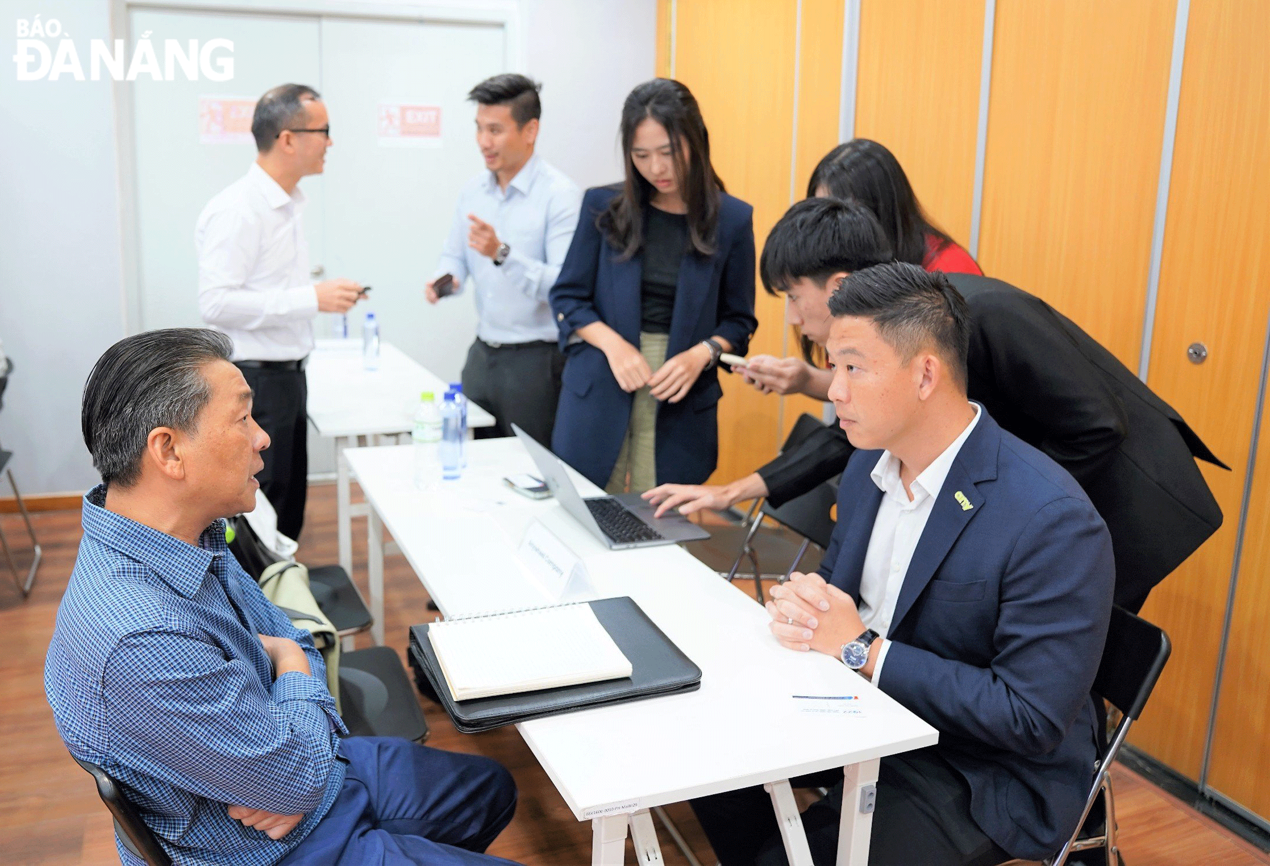 Singapore and Da Nang businesses connect in a direct one-to-one form at the event 