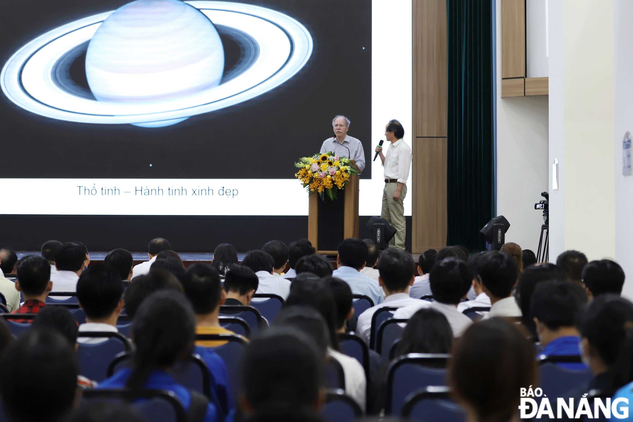 Đại học Đà Nẵng mời Giáo sư Gerard’t Hooft-Giải Nobel Vật lý giao lưu khoa học với cán bộ, giảng viên và học sinh, sinh viên. Ảnh: HÀ THU	