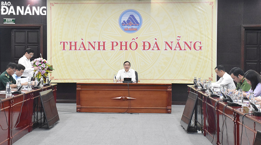 Chủ tịch UBND thành phố Lê Trung Chinh chủ trì cuộc họp rà soát tình hình triển khai DIFF 2024 với các sở, ban, ngành, địa phương, doanh nghiệp. Ảnh: THU HÀ