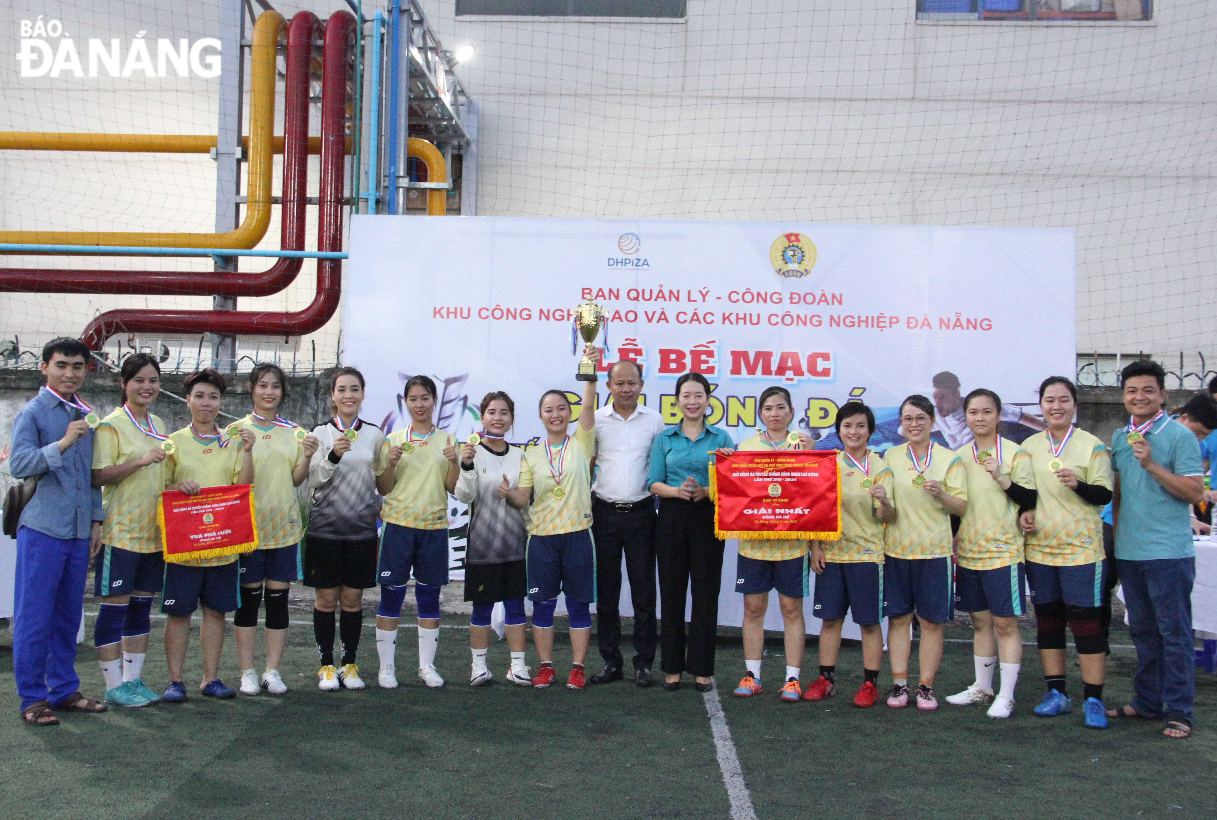 Đội bóng đá nữ Công ty TNHH Mabuchi Motor Đà Nẵng xuất sắc lên ngôi vô địch. Ảnh: X.H