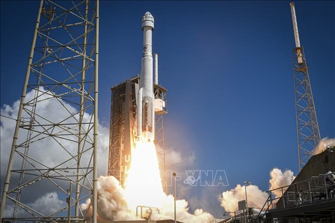 Tên lửa đẩy Atlas V mang theo tàu vũ trụ Starliner rời bệ phóng tại trạm vũ trụ ở Mũi Canaveral, bang Florida, Mỹ ngày 5-6-2024. Ảnh: AFP/TTXVN