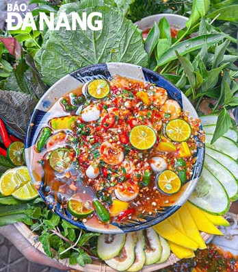 A plate of mixed jellyfish with attractive colors at the Nha Lu Kitchen. Photo: H.L