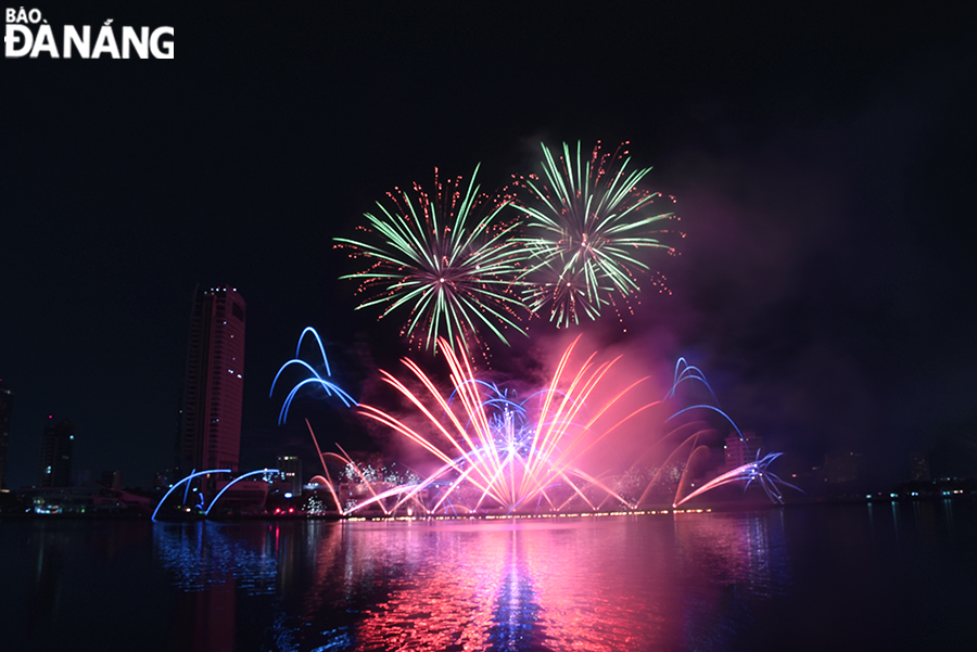 The combination of music and fireworks bring the audience a splendid performance