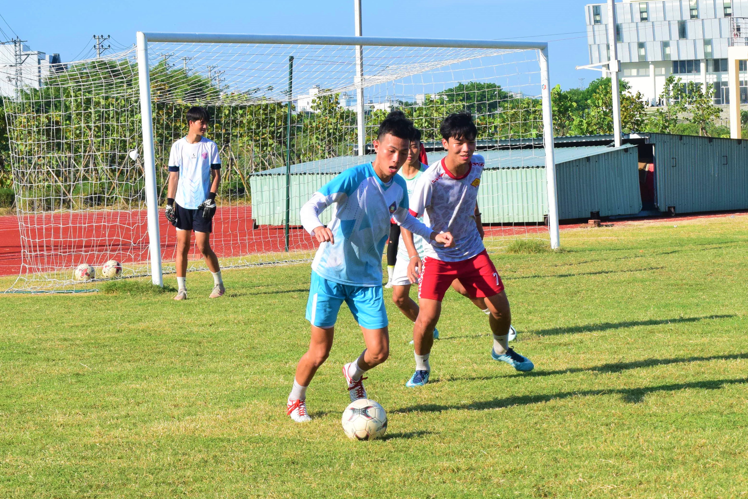 Đội tuyển bóng đá học sinh cấp THPT Đà Nẵng nỗ lực chuẩn bị cho  Hội khỏe Phù Đổng toàn quốc năm 2024. Ảnh: P.N	