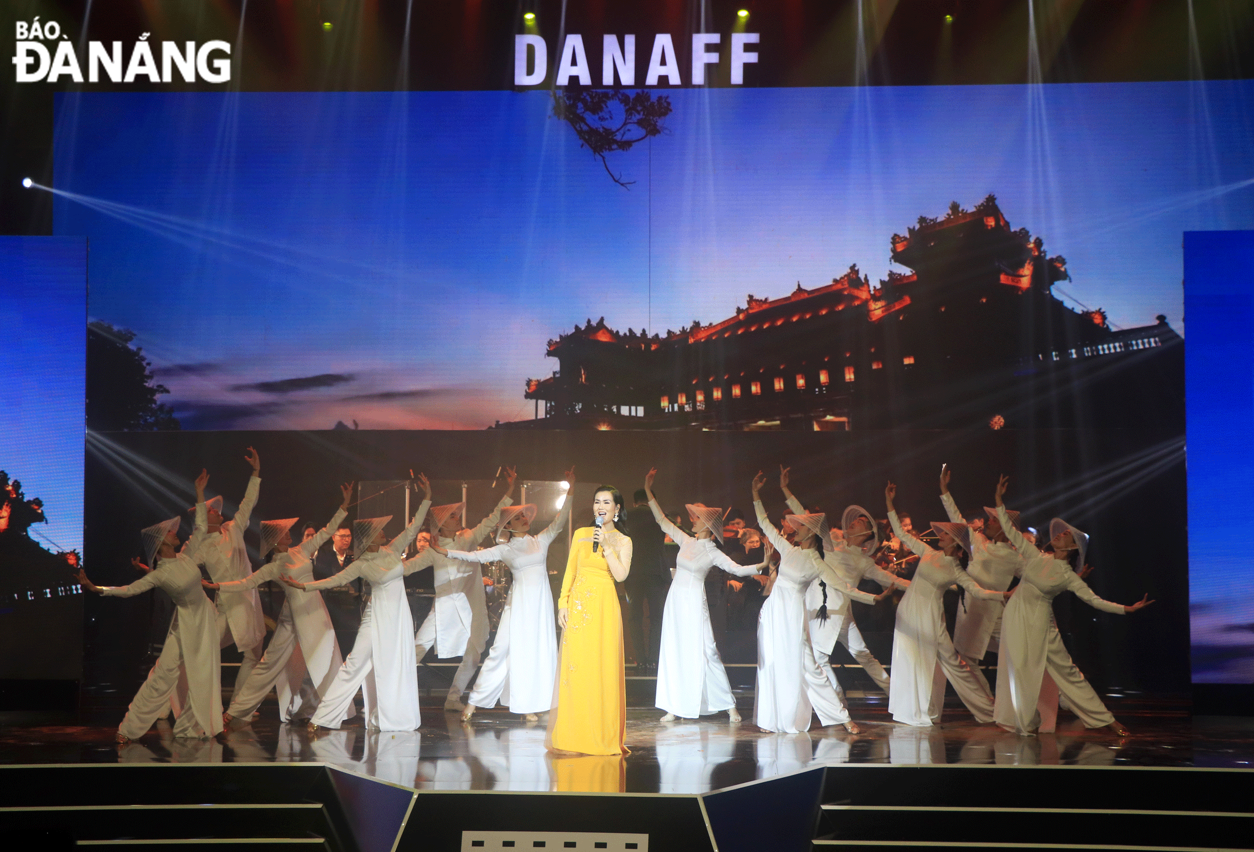 An art performance at the closing ceremony of the first Da Nang Asian Film Festival in 2023. Photo: X.D