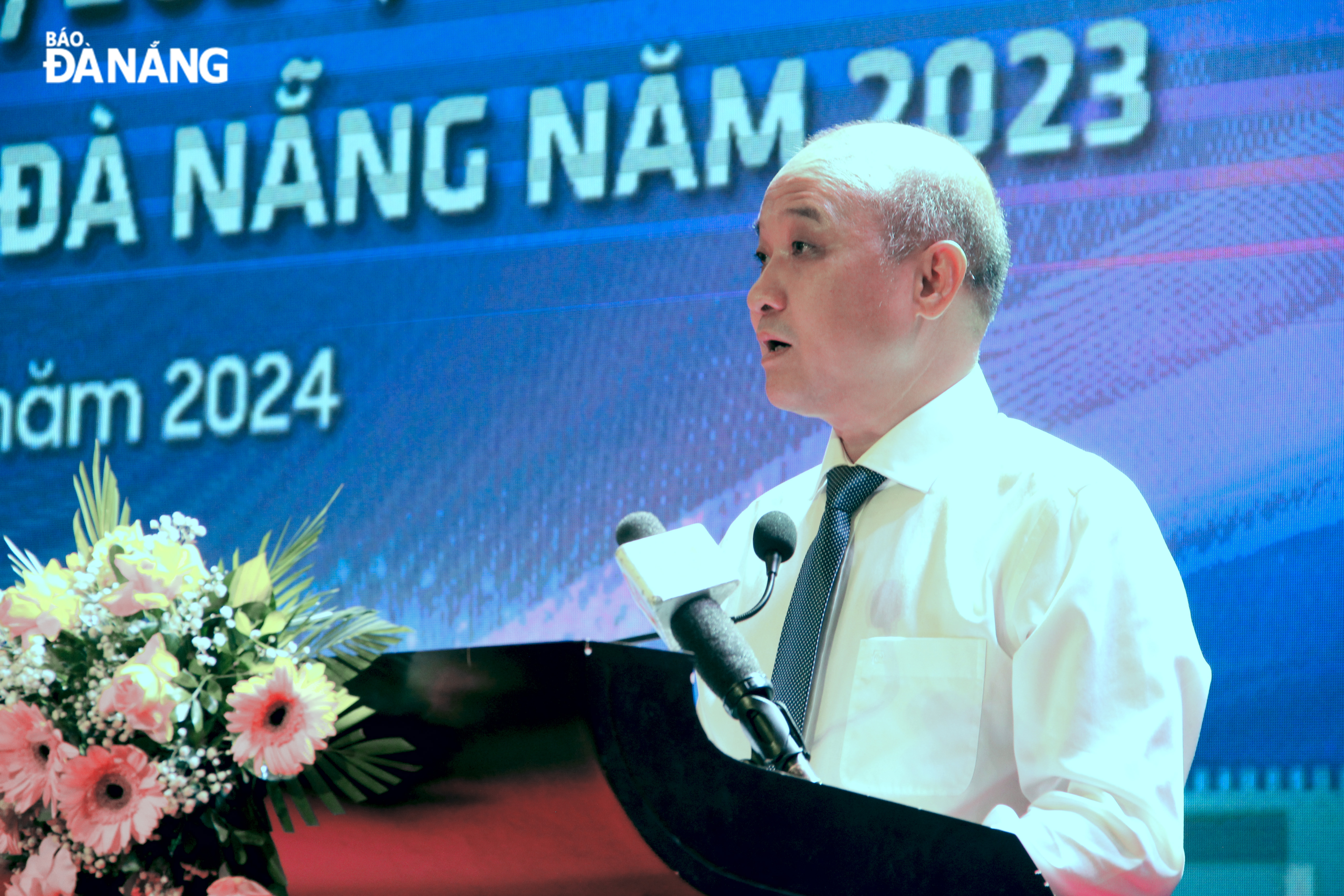 Phó Chủ tịch UBND thành phố Lê Quang Nam phát biểu tại lễ trao giải. Ảnh: X.HẬU