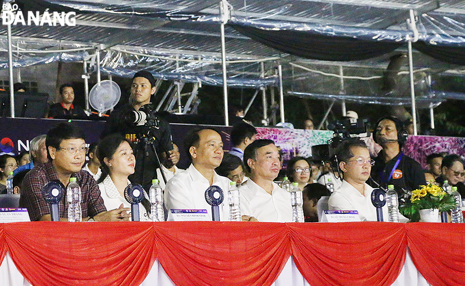 Da Nang Party Secretary Nguyen Van Quang (far right) and other city leaders attend the second night of DIFF 2024, June 15.