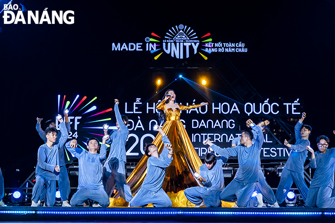 Artists of Da Nang-based Trung Vuong Theater jointly produce many elaborately invested and choreographed performances