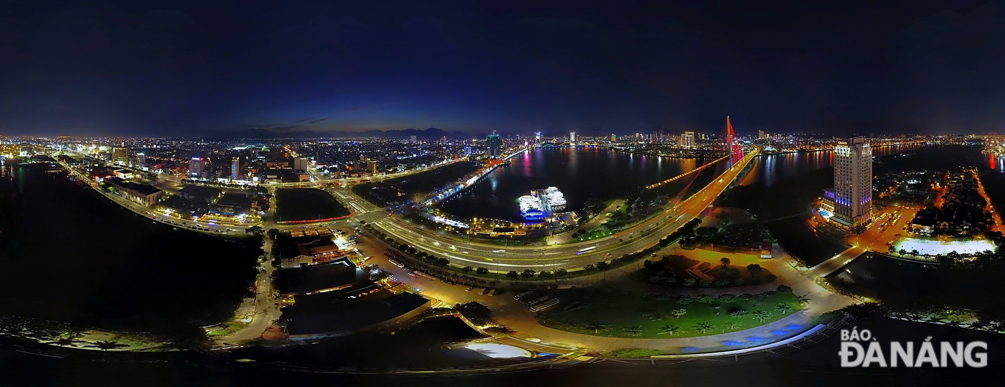 New tourist spaces have been formed along both banks of the Han River, creating attractive and new experiences for tourists, and contributing to the development of the night-time economy in the city.