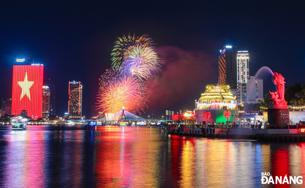 Sparkling night sky. Photo: PHAM TOAN