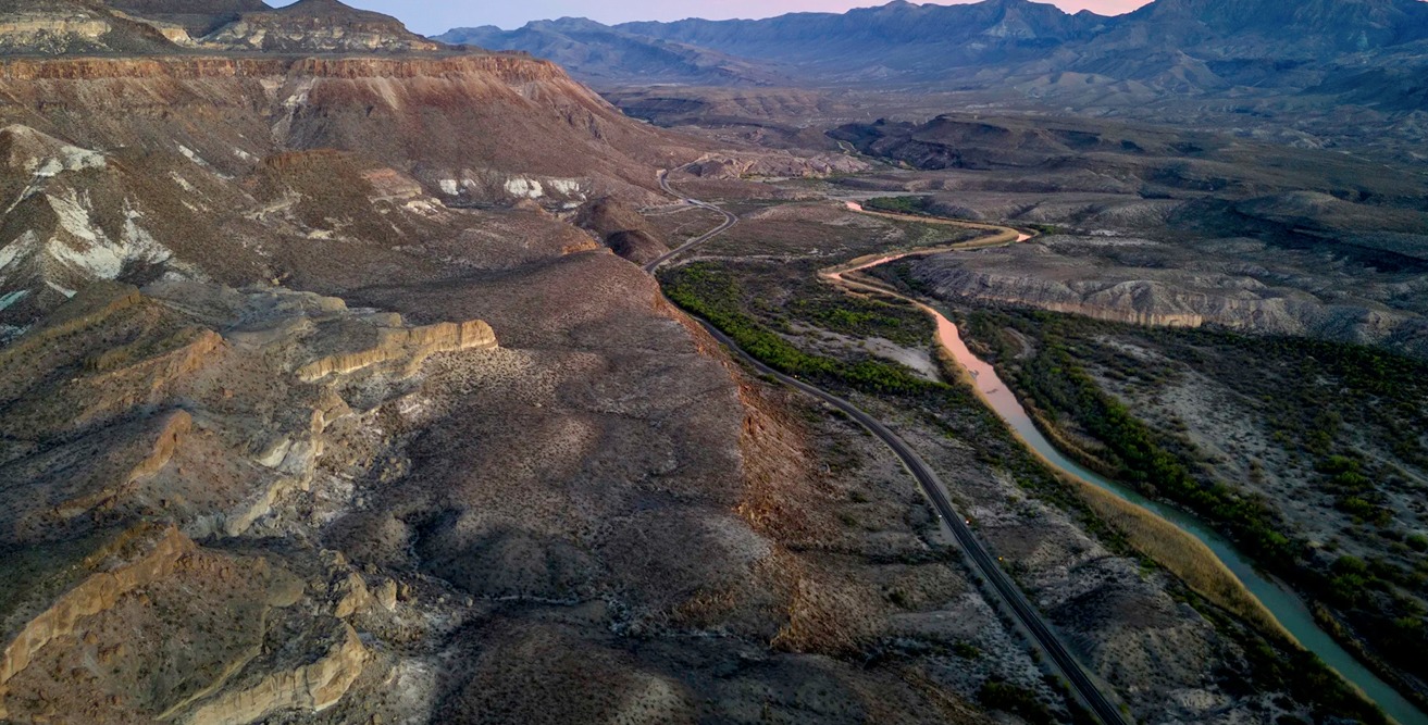 Sông Rio Grande tạo thành biên giới Mỹ-Mexico tại Công viên bang Big Bend Ranch gần Presidio, Texas. Ảnh: Getty Images