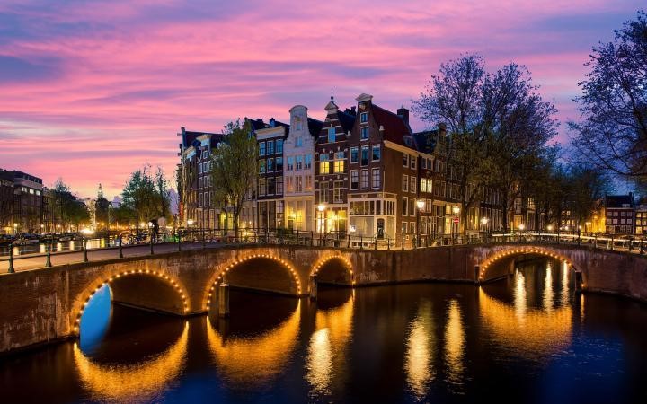 Amsterdam là một trong những thành phố nhỏ nhất thế giới.