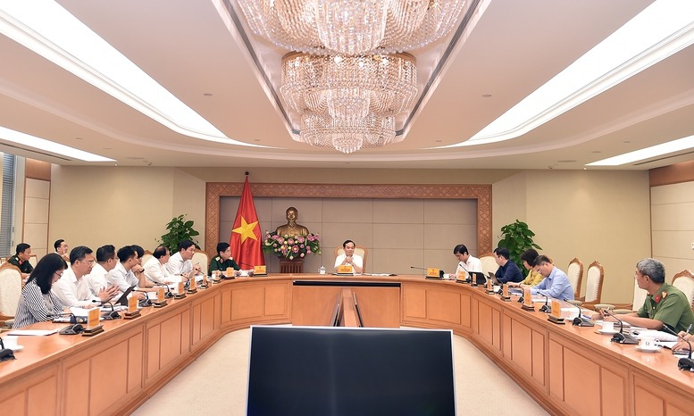 Phó Thủ tướng Trần Lưu Quang chủ trì cuộc họp về dự thảo Quy hoạch phát triển mạng lưới cơ sở báo chí, phát thanh truyền hình, thông tin điện tử, cơ sở xuất bản thời kỳ 2021-2030, tầm nhìn đến năm 2050 - Ảnh: VGP/Hải Minh