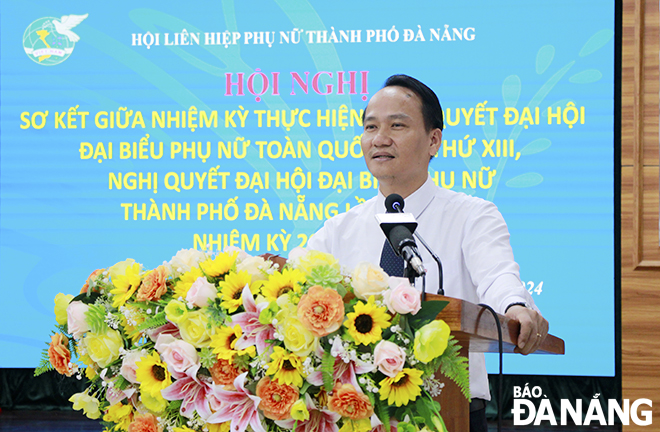 Phó Bí thư Thường trực Thành ủy Nguyễn Đình Vĩnh phát biểu tại hội nghị. Ảnh: X.D
