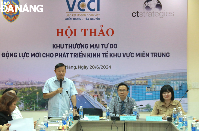 A representative of the CT Strategies Vietnam Co., Ltd. presenting information about the free trade zone. Photo: M.Q