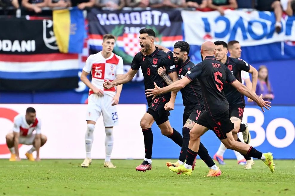 Albania gỡ hòa ở những phút bù giờ. Ảnh: UEFA
