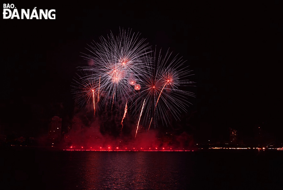  Many fireworks effects and colours were utilised in the Polish team's display