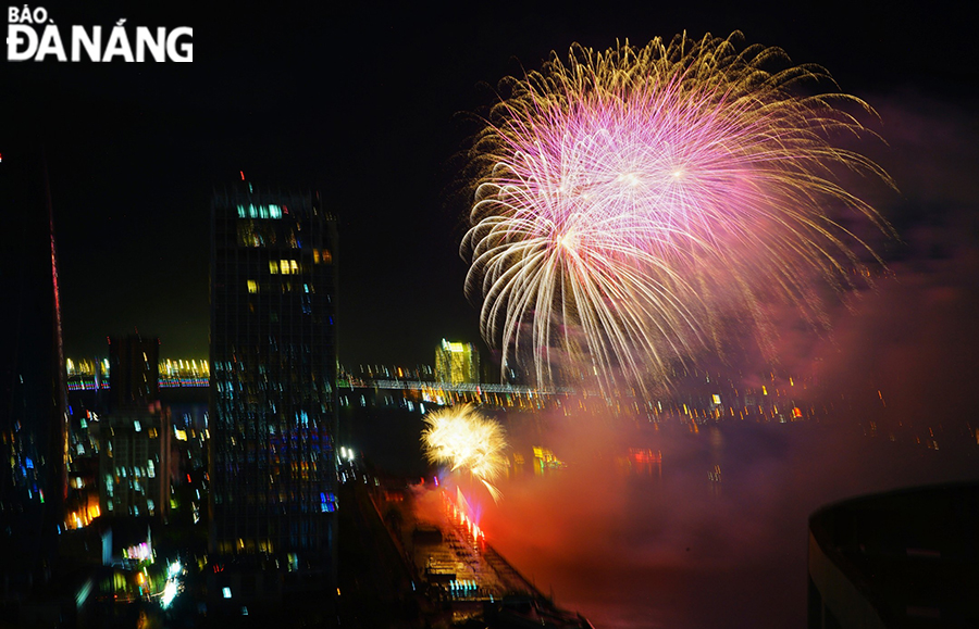 Despite the unfavourable weather, Team Poland completed their fireworks performance.