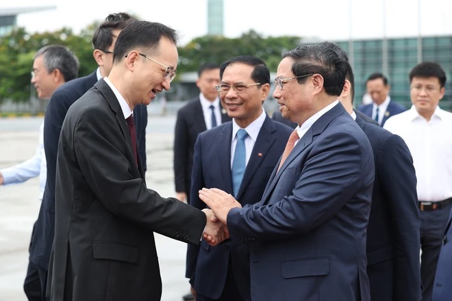 Lễ tiễn Thủ tướng Phạm Minh Chính tại Sân bay quốc tế Nội Bài, Hà Nội. (Ảnh: Dương Giang/TTXVN)