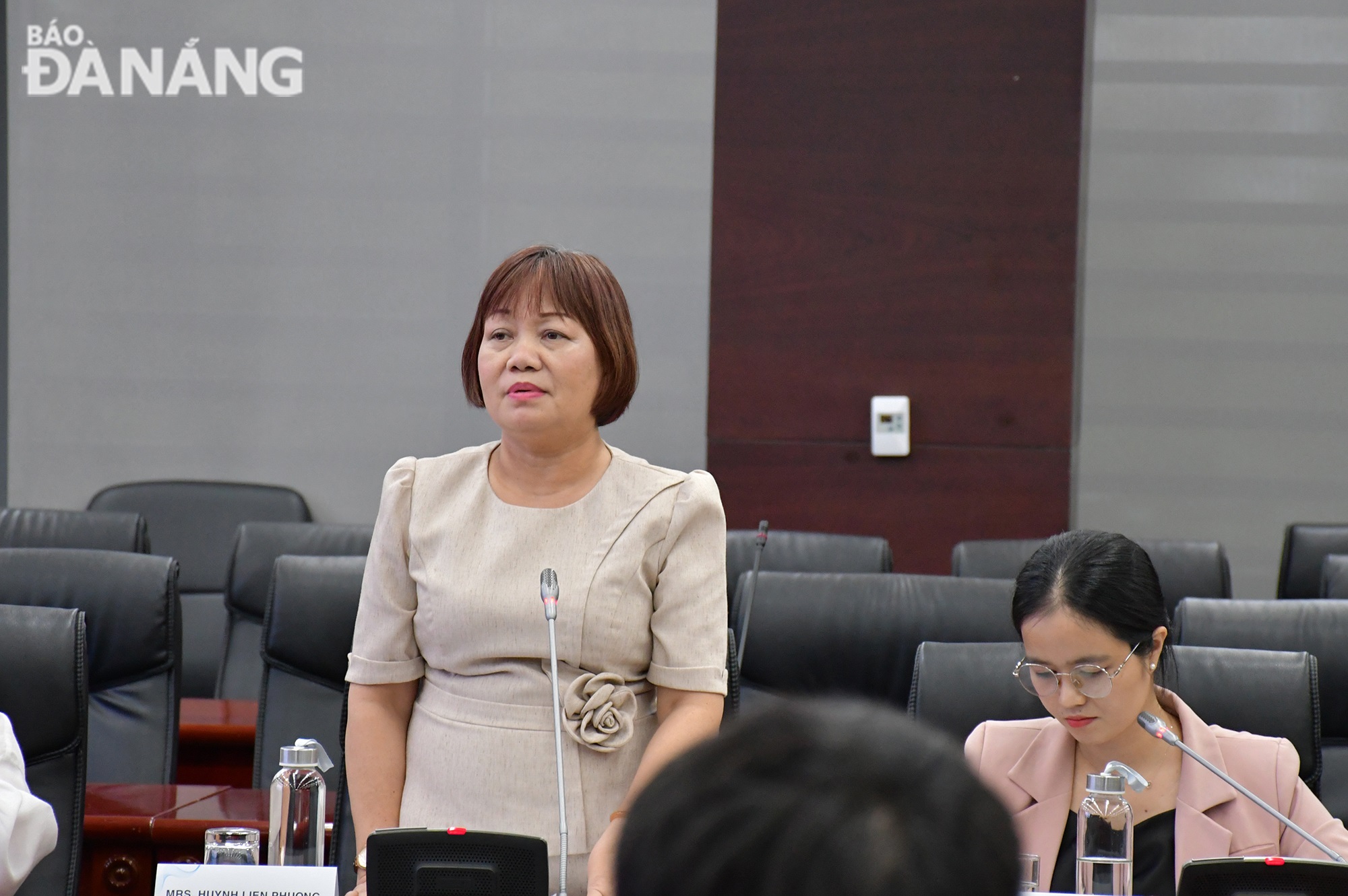 Director of the Da Nang Investment Promotion and Support Board Huynh Lien Phuong speaking at the seminar. Photo: THANH LAN