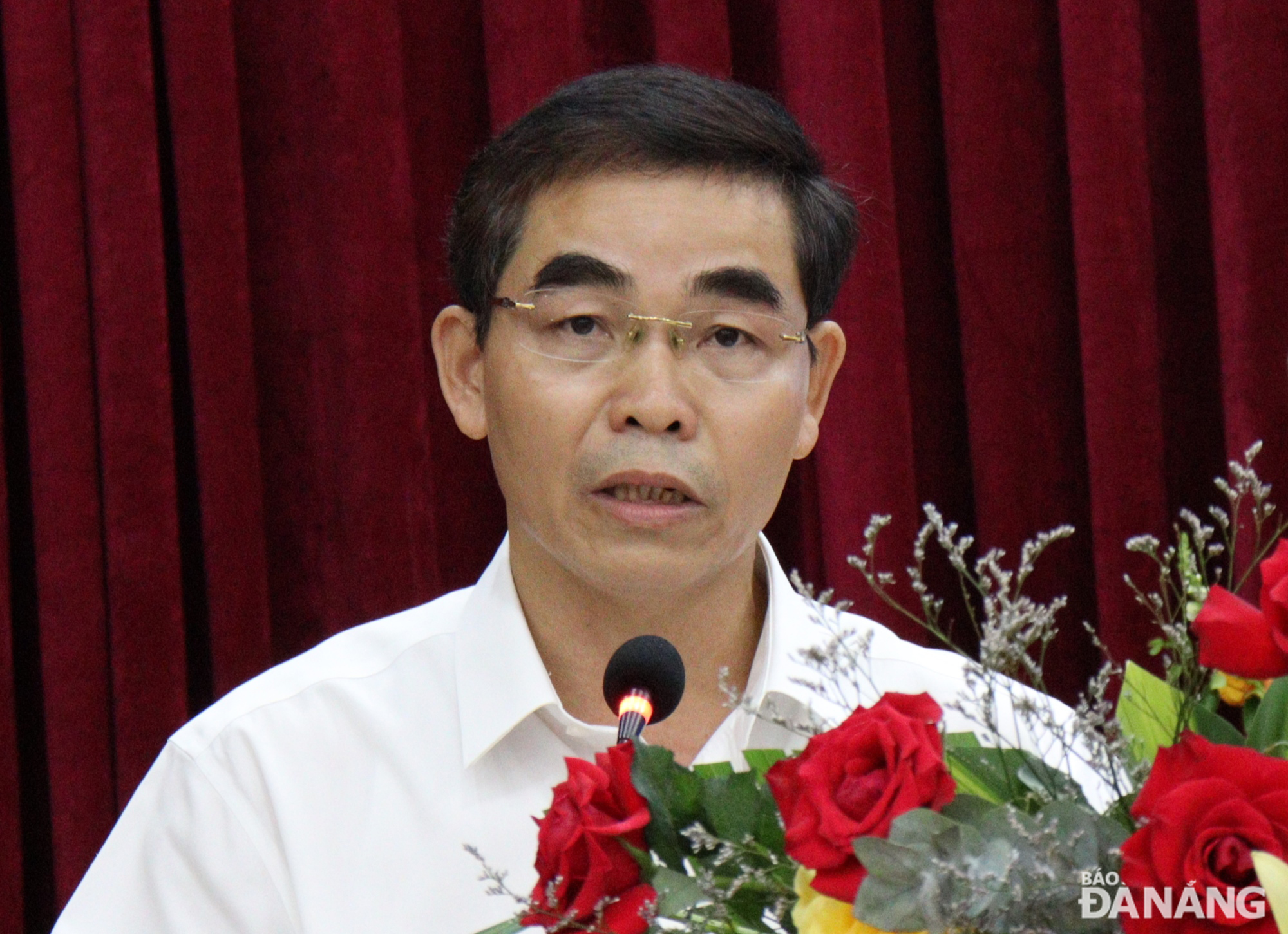Chairman of Hoa Vang District People's Committee Phan Van Ton pledged to create the most favourable conditions for investors to implement local projects effectively. Photo: HOANG HIEP