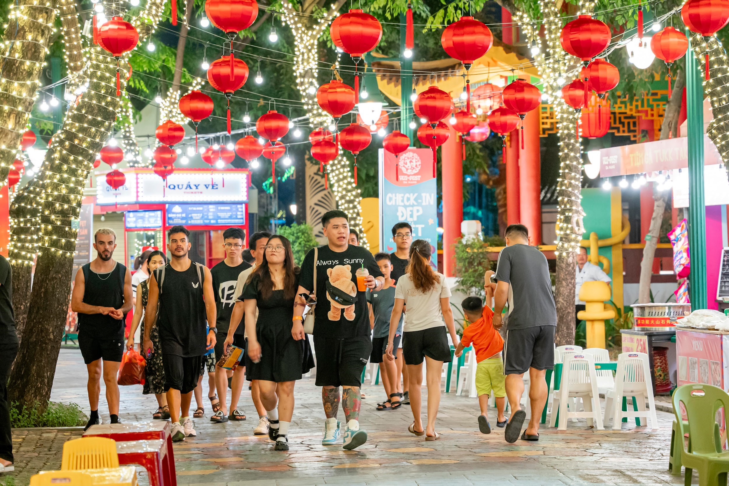 Chợ đêm Vui Phết hứa hẹn sẽ nối dài trải nghiệm của du khách tại Da Nang Downtown mùa hè này.