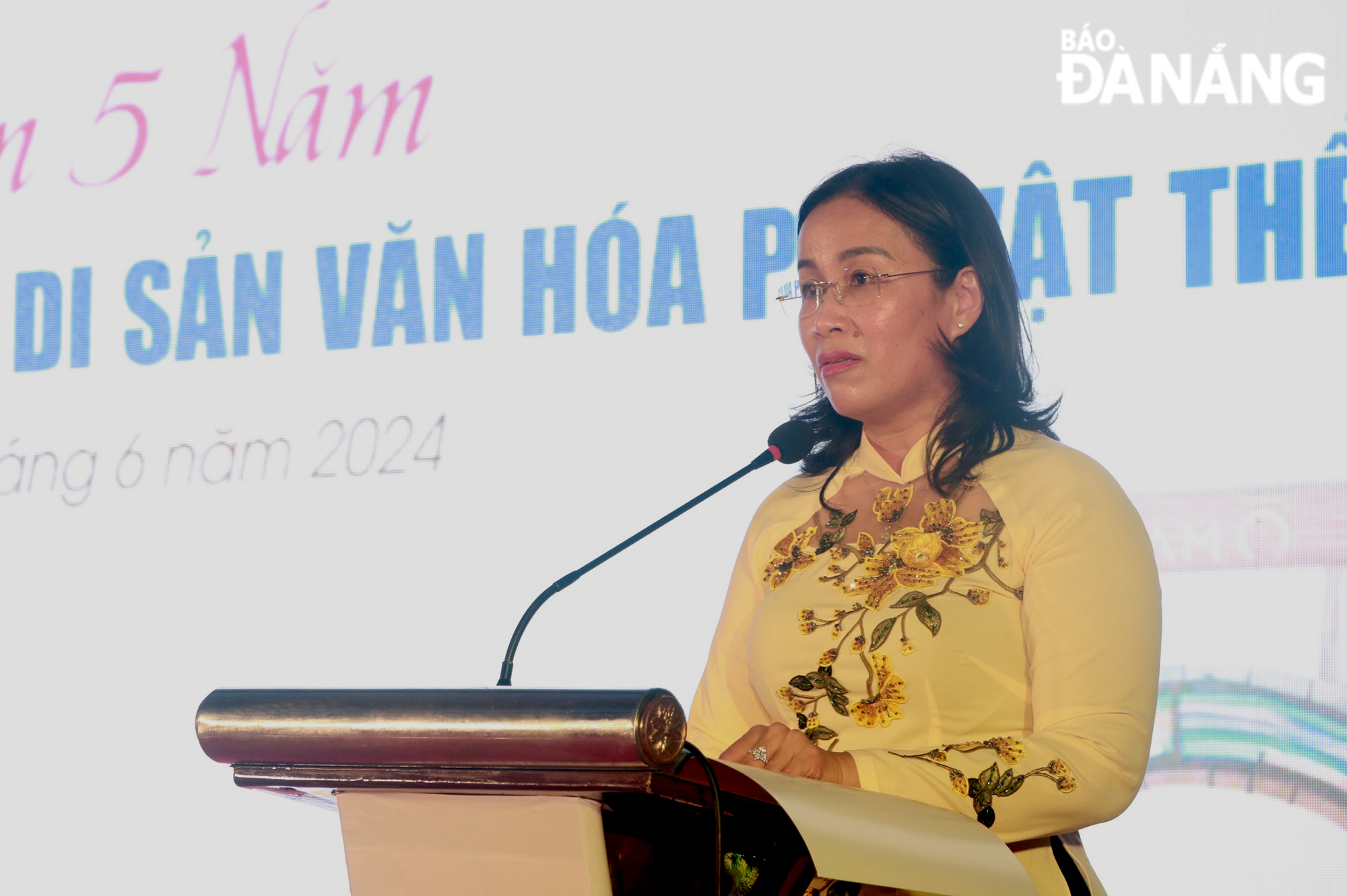 Vice Chairwoman of the Da Nang People's Committee Nguyen Thi Anh Thi speaking at the ceremony. Photo: VAN HOANG