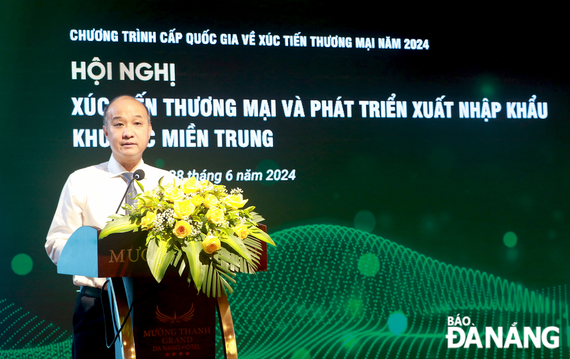 Phó Chủ tịch UBND thành phố Lê Quang Nam phát biểu tại hội nghị Xúc tiến thương mại và phát triển xuất nhập khẩu khu vưc miền Trung trong sáng 28-6. Ảnh: VĂN HOÀNG