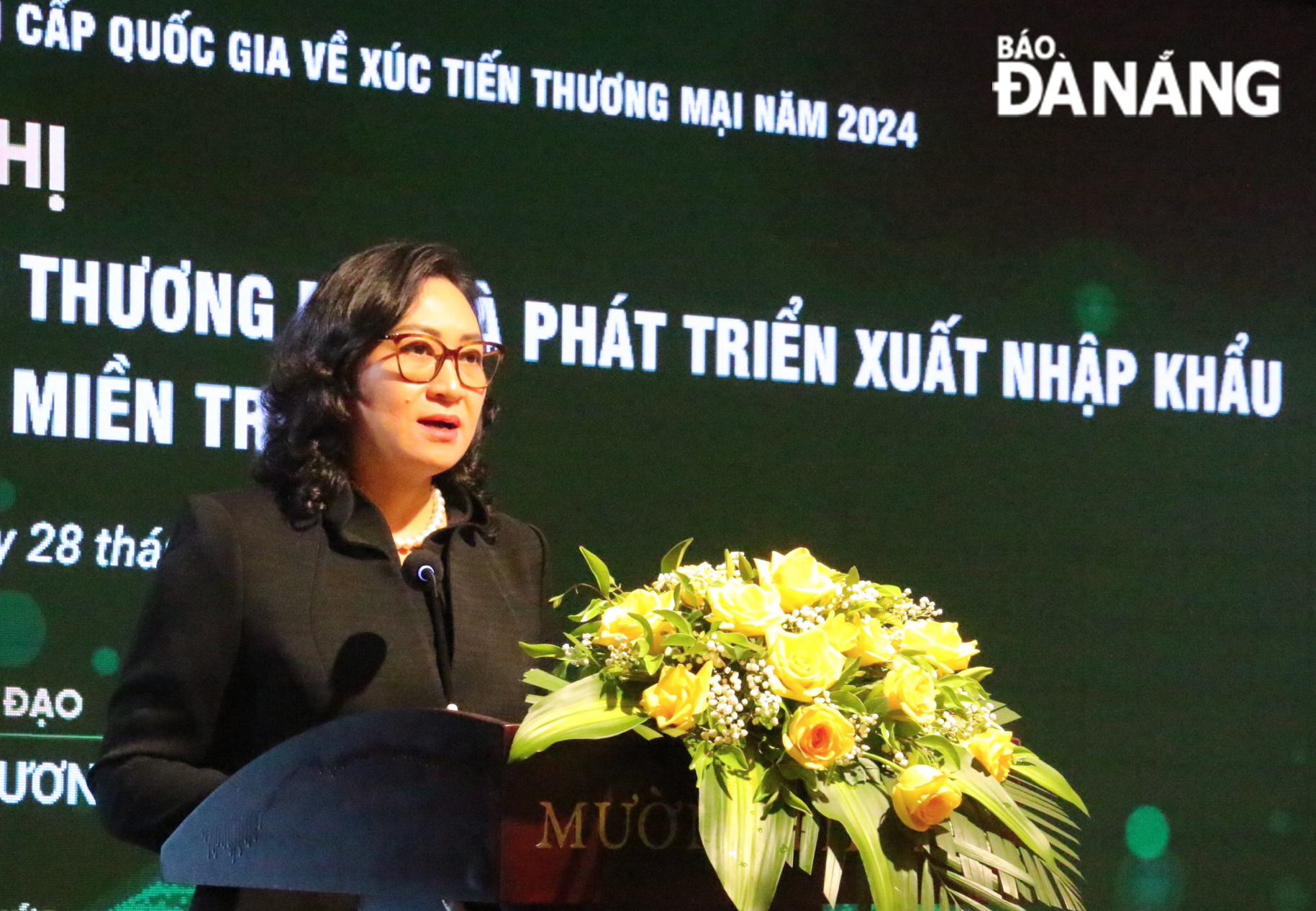 Deputy Minister of Industry and Trade Phan Thi Thang speaking at the seminar. Photo: VAN HOANG