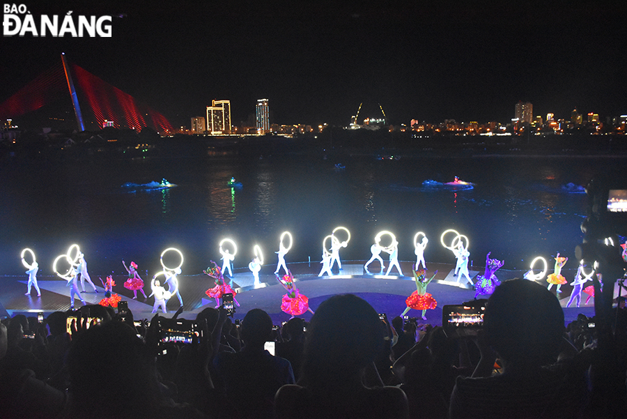 Magic and juggling performances in the show. Photo: THU HA