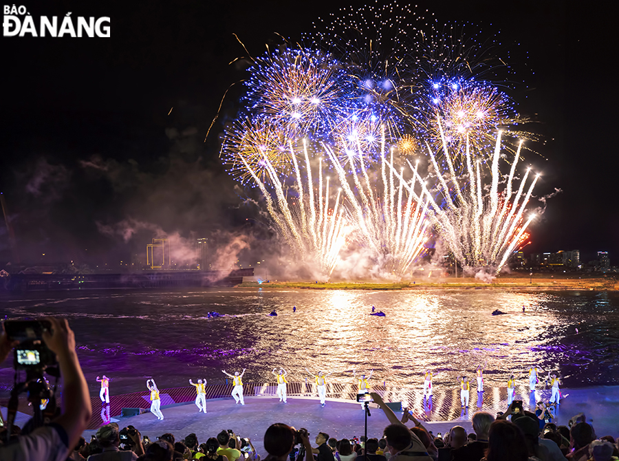   A corner of the Han River seems to be bright and vibrant with fireworks and art performances