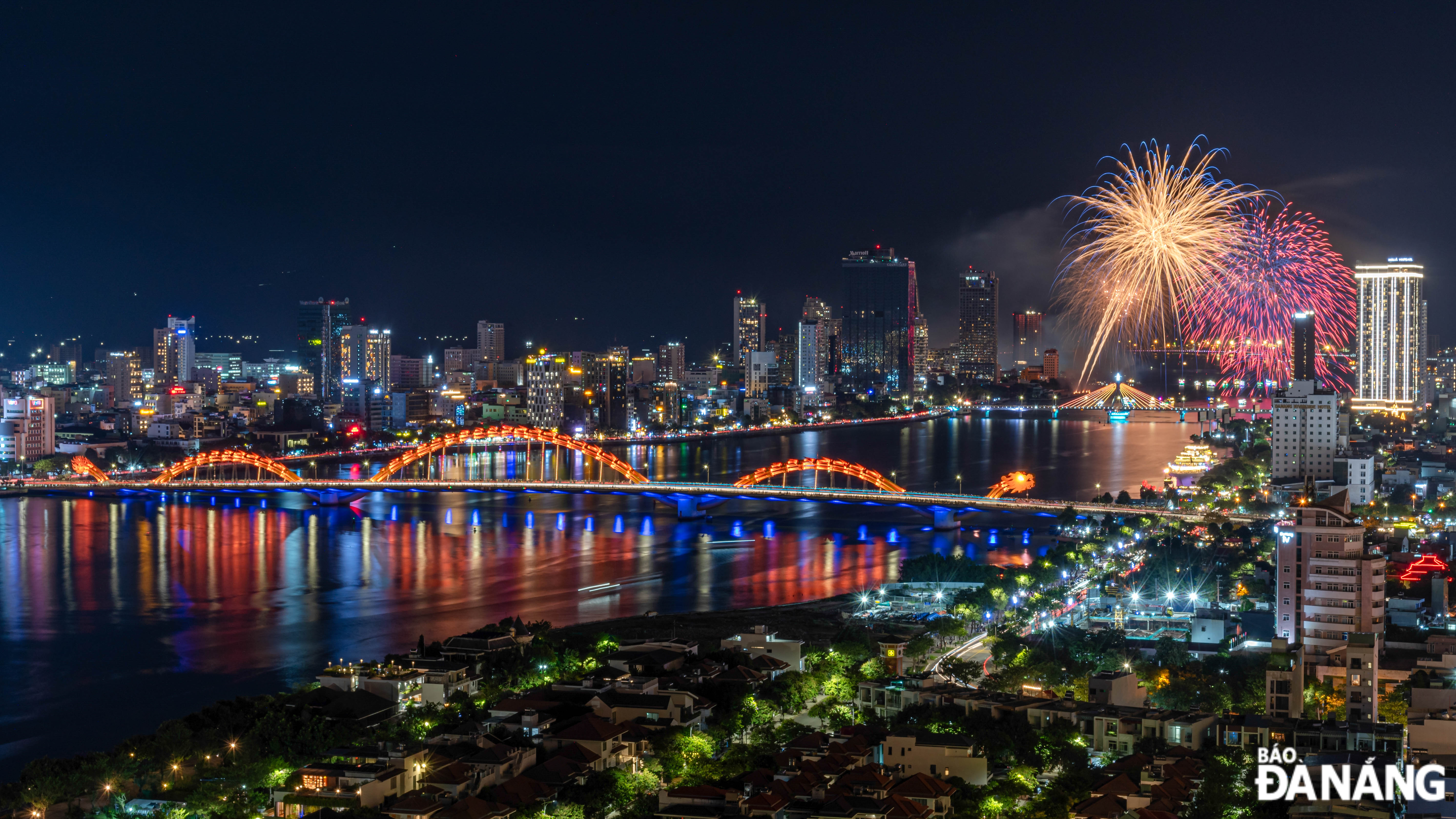 A beautiful view of fireworks. Photo: PHAM DANG KHIEM