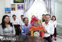 Bí thư Thành ủy Nguyễn Văn Quảng thăm, tặng quà các gia đình chính sách
