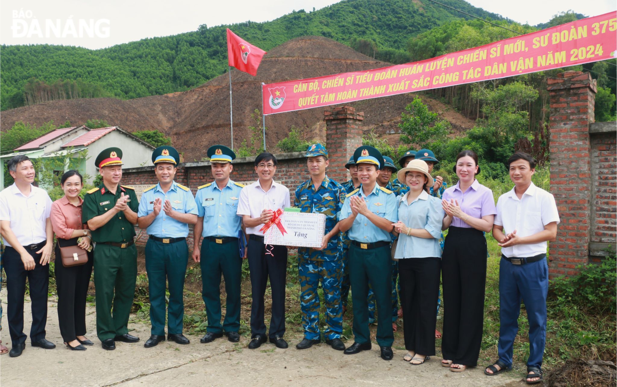 Ban Dân vận Thành ủy thăm các đơn vị quân đội làm công tác dân vận tại huyện Hòa Vang