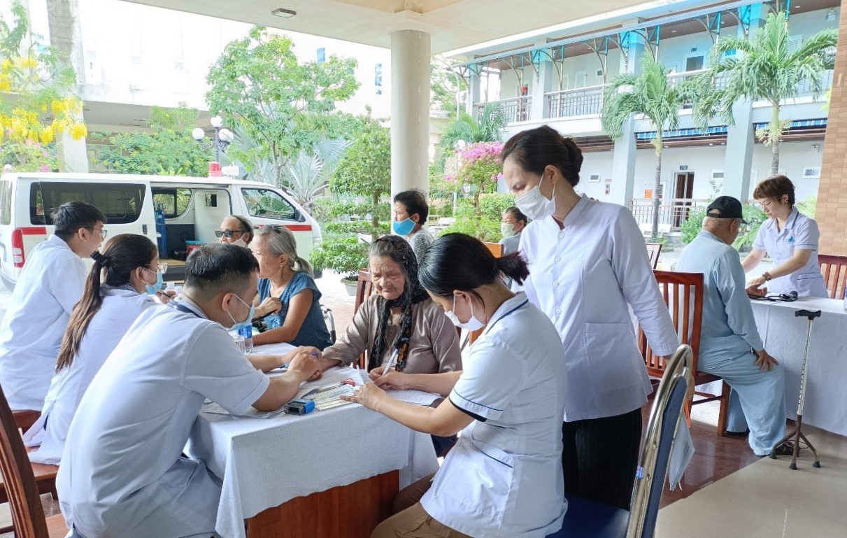 Chăm lo chu đáo cho người có công với cách mạng - Bài 3: Nâng cao sức khỏe, đời sống tinh thần cho người có công