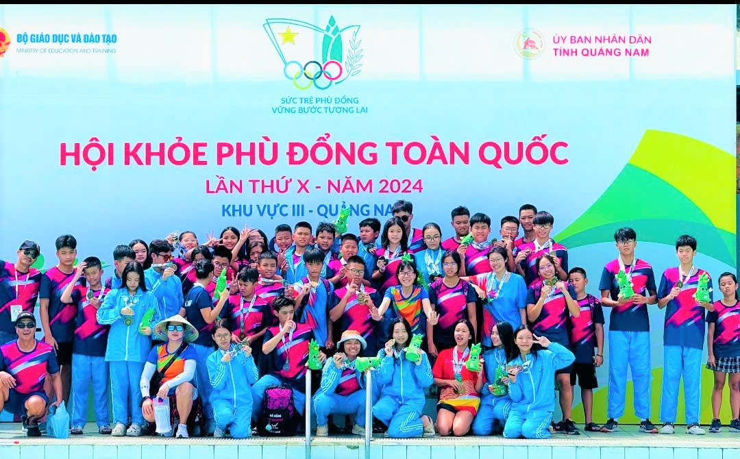 Đội tuyển bơi học sinh Đà Nẵng xuất sắc xếp nhất toàn đoàn môn bơi tại Hội khỏe  Phù Đổng toàn quốc khu vực 3. Ảnh: NVCC	