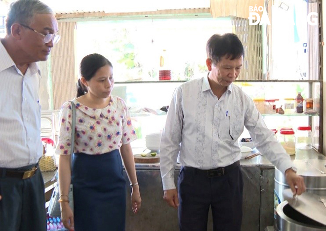 Mr Nguyen Van Trung (right) provides livelihood support to local residents. 