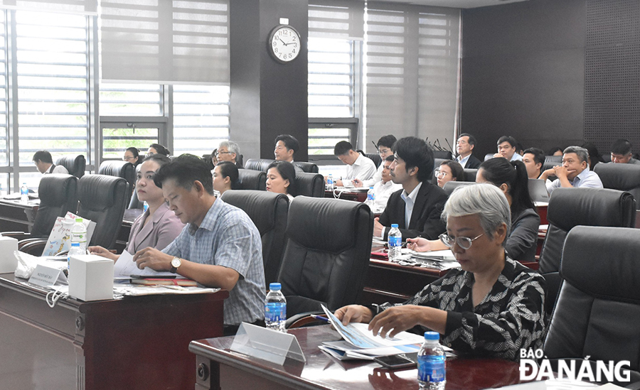 Representatives of tourism and travel businesses participated in the seminar. Photo: THU HA.