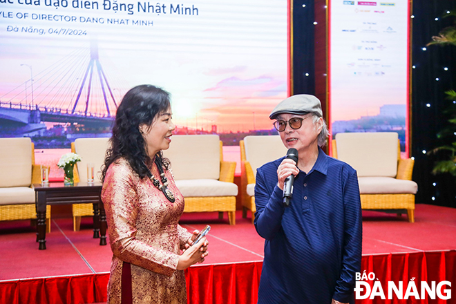 Director Dang Nhat Minh sharing at the talk show about himself. Photo: X.D