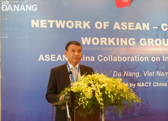 Permanent Vice Chairman of the Da Nang People's Committee Ho Ky Minh speaking at the meeting. Photo: M.Q