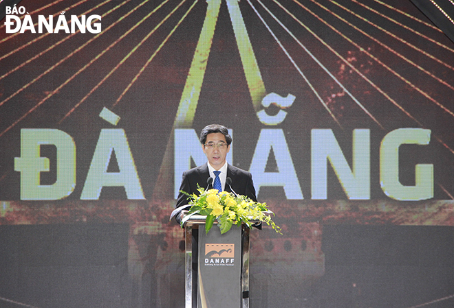 Vice Chairman of the Da Nang People's Committee Tran Chi Cuong delivering the closing speech. Photo: X.D