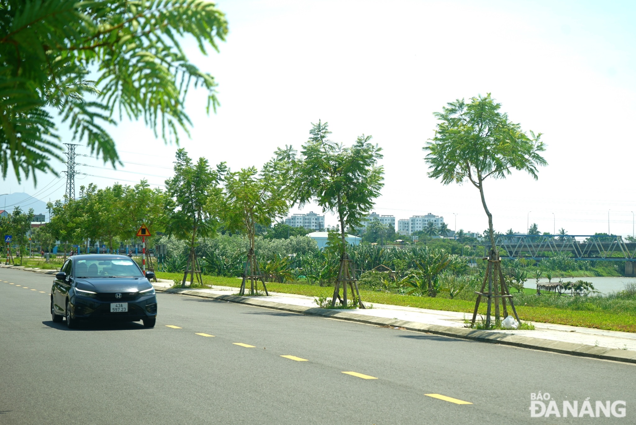 The starting point of the route connects with Thang Long Street in Hoa Tho Tay Ward in Cam Le District, creating convenience for vehicles to travel from the city center to Hoa Vang District and vice versa. Photo: XUAN SON