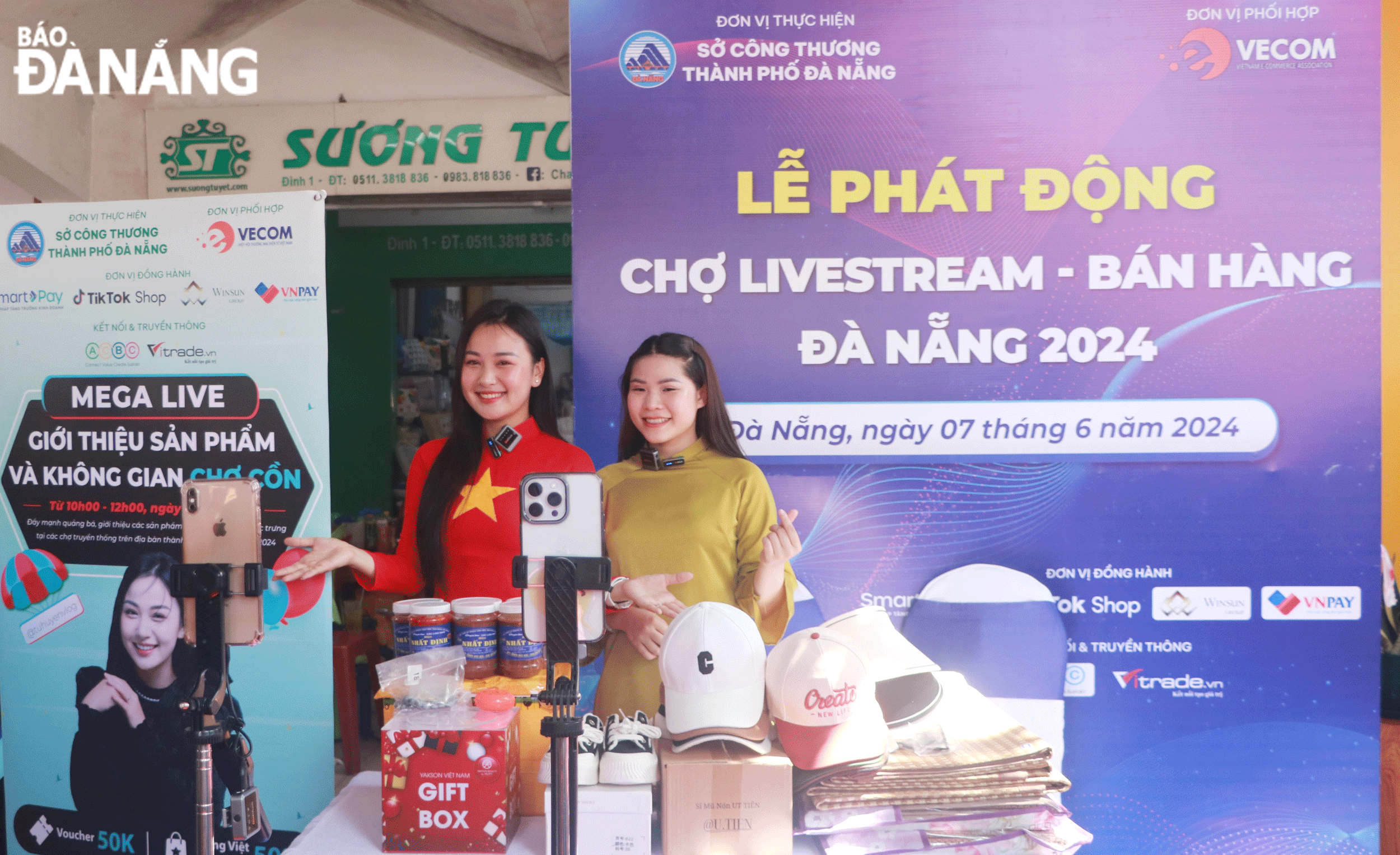 Many trade promotion programmes and activities are organised by the Department of Industry and Trade and related units to support businesses and small traders to increase consumption of goods, contributing to increasing budget revenue. IN PHOTO: Promoting the sales of small businesses at the livestream market at the Con Market. Photo: VAN HOANG