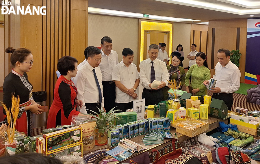 Delegates visiting booths. Photo: THU HA