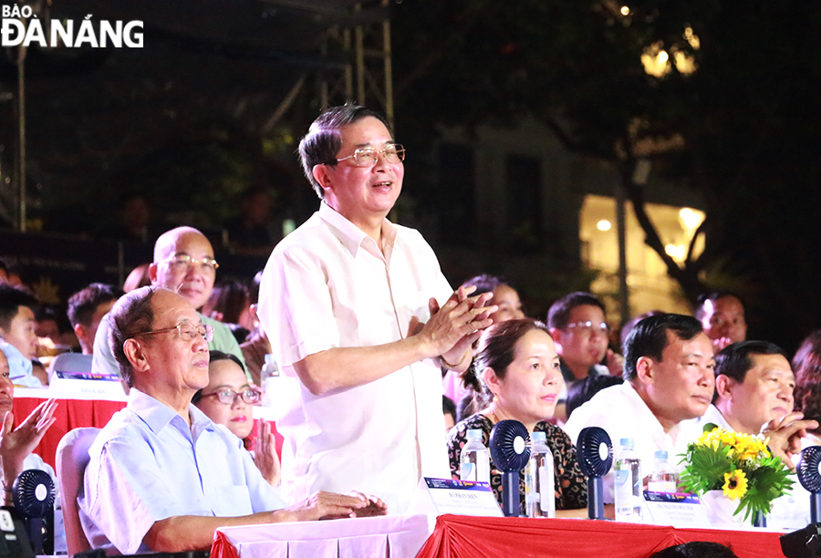 Mr. Nguyen Duc Hai, Member of the Communist Party of Viet Nam Central Committee and Vice Chairman of the National Assembly, attending the final night