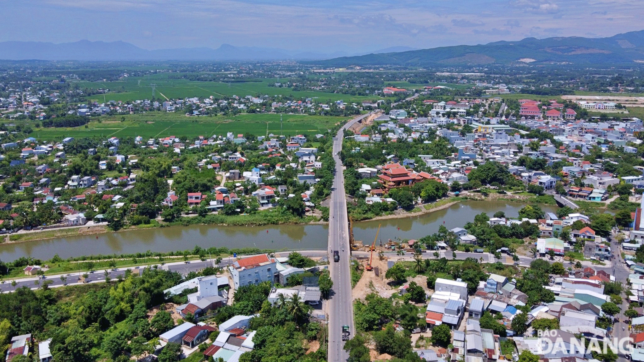 Đường ven sông Tuyên Sơn - Túy Loan có điểm cuối tuyến thuộc thôn Phú Hòa, xã Hòa Nhơn kết nối với các tuyến đường chính tại huyện Hòa Vang. Ảnh: XUÂN SƠN