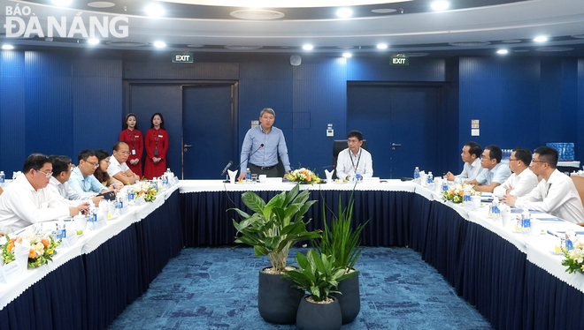 Secretary of Khanh Hoa Provincial Party Committee Nguyen Hai Ninh speaking at a working session with leaders of FPT Da Nang. Photo: M.Q